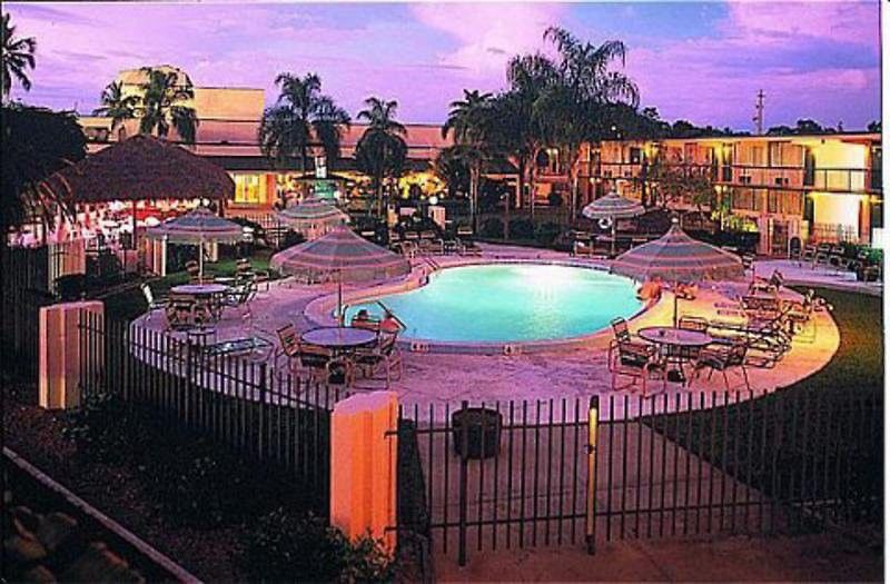 Clarion Hotel Fort Myers Exterior foto