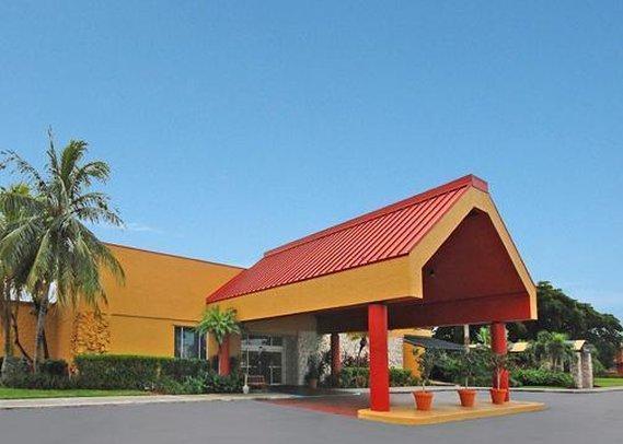 Clarion Hotel Fort Myers Exterior foto