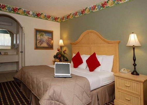 Clarion Hotel Fort Myers Habitación foto