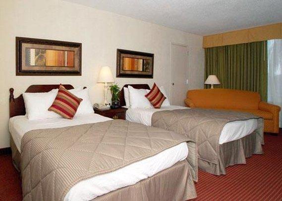Clarion Hotel Fort Myers Habitación foto