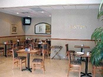 Clarion Hotel Fort Myers Restaurante foto